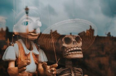 how-to-get-buy-in-from-key-stakeholders-by-bringing-personas-to-life