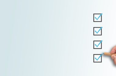 the-ai-feature-checklist:-21-questions-addressing-familiarity,-fallbacks,-and-feedback