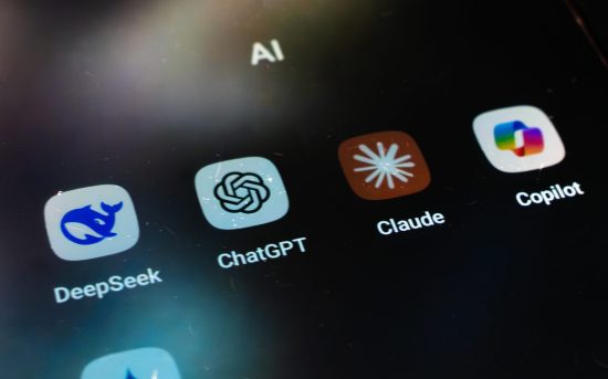 claude-in-the-google-cloud-while-openai-tops-400m-users:-ai-news-roundup