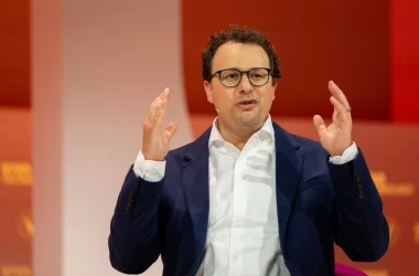 anthropic-ceo-makes-bold-ai-claim-while-workforce-new-product-chief-wants-you-to-love-software